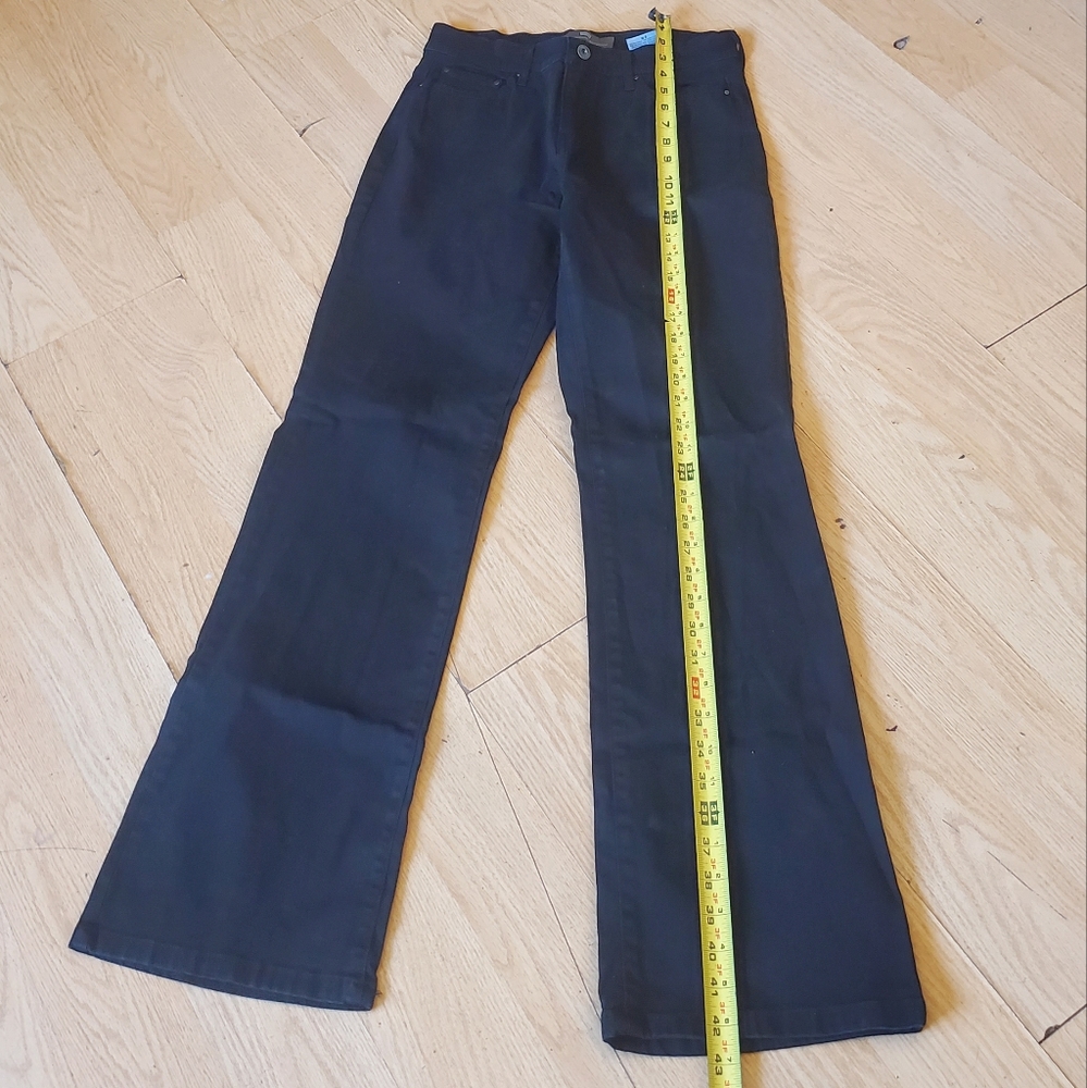 512 Perfectly Slimming Levi's Bootcut Woman's Size 8M. - Picture 4 of 8